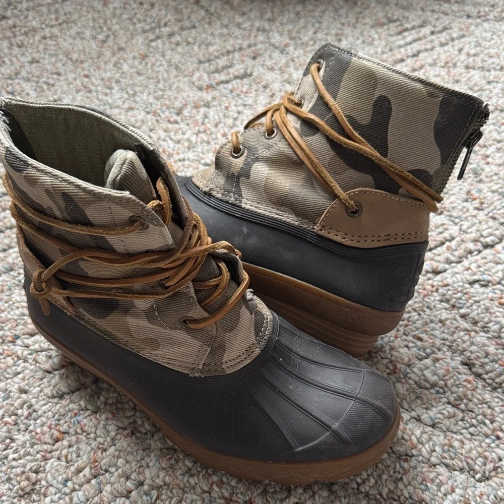 Sperry Saltwater Wedge Tide Camouflage Duck Boots with Tan leather Laces size 7